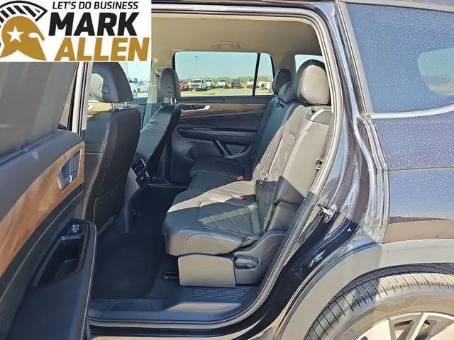 2025 Volkswagen Atlas 2.0T SE w/Technology