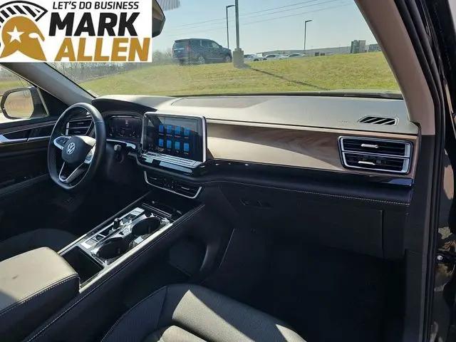 2025 Volkswagen Atlas 2.0T SE w/Technology