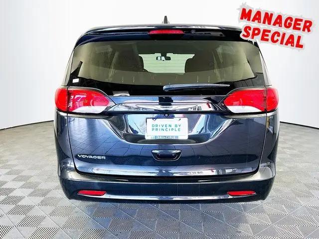2022 Chrysler Voyager LX