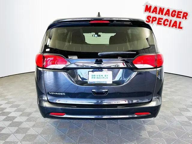 2022 Chrysler Voyager LX