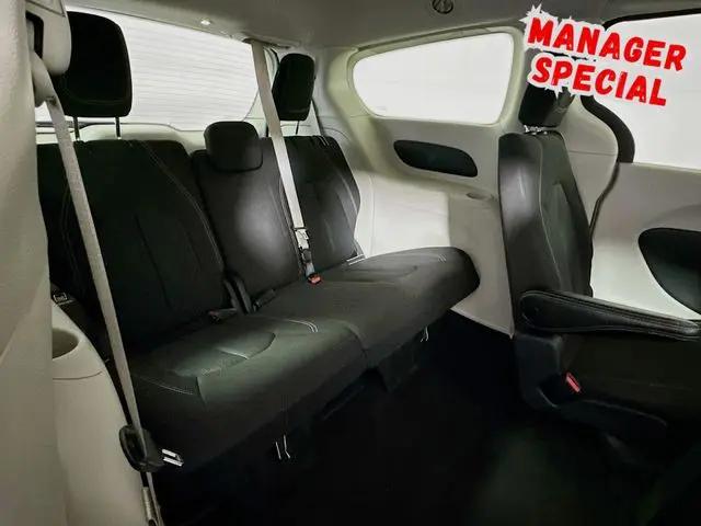 2022 Chrysler Voyager LX