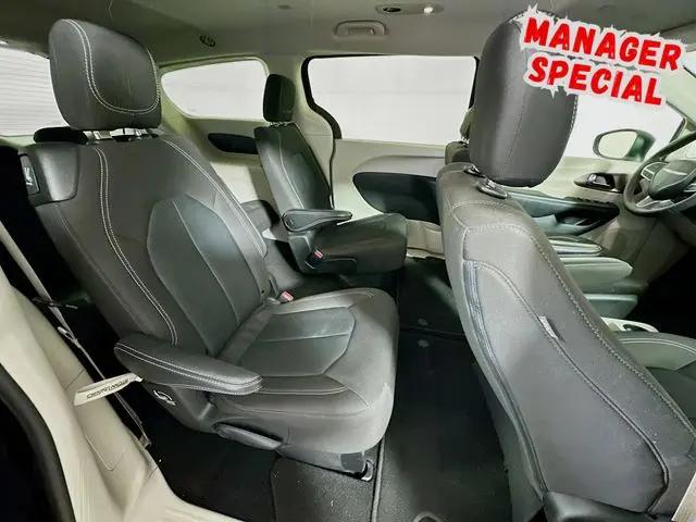 2022 Chrysler Voyager LX