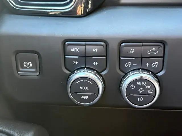 2025 GMC Sierra 2500HD 4WD Crew Cab Standard Bed AT4