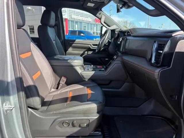 2025 GMC Sierra 2500HD 4WD Crew Cab Standard Bed AT4