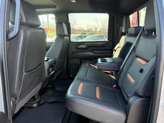 2025 GMC Sierra 2500HD 4WD Crew Cab Standard Bed AT4