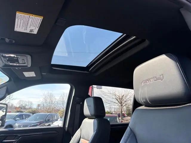 2025 GMC Sierra 2500HD 4WD Crew Cab Standard Bed AT4