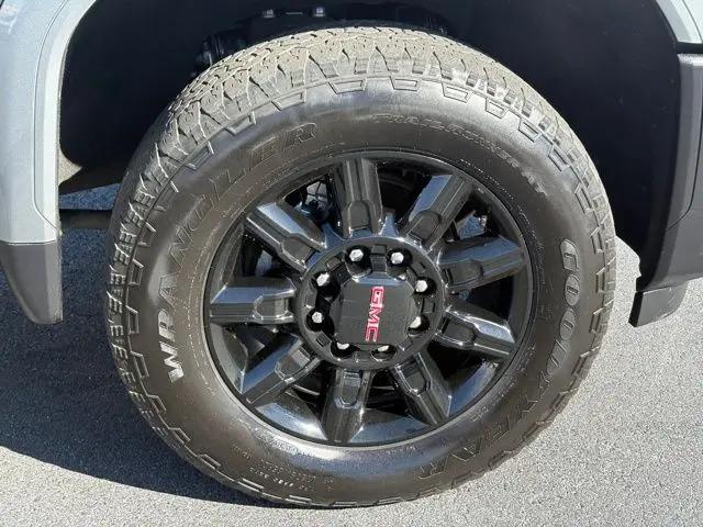 2025 GMC Sierra 2500HD 4WD Crew Cab Standard Bed AT4