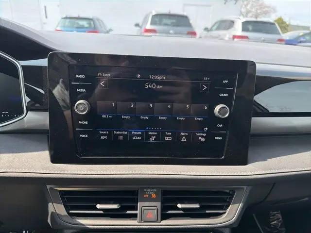2026 Volkswagen Taos SE Black