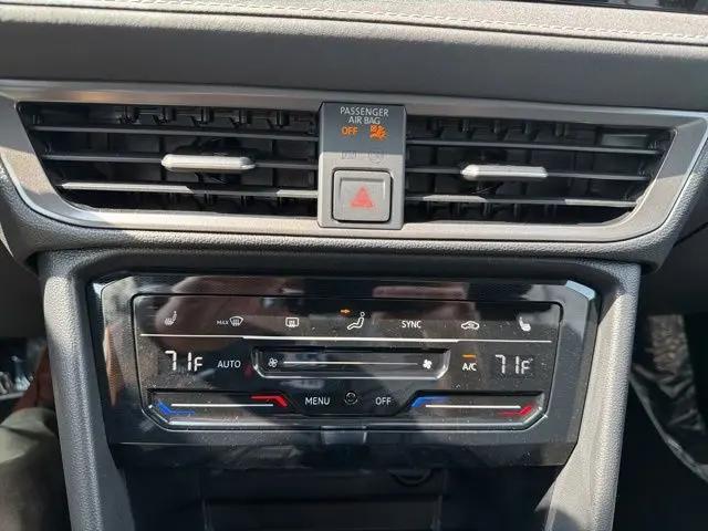 2026 Volkswagen Taos SE Black