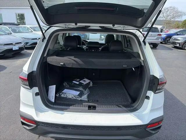 2026 Volkswagen Taos SE Black