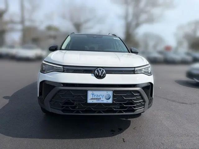 2026 Volkswagen Taos SE Black