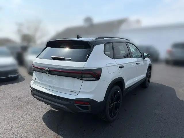 2026 Volkswagen Taos SE Black