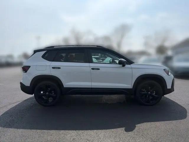 2026 Volkswagen Taos SE Black