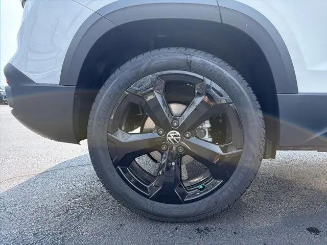 2026 Volkswagen Taos SE Black