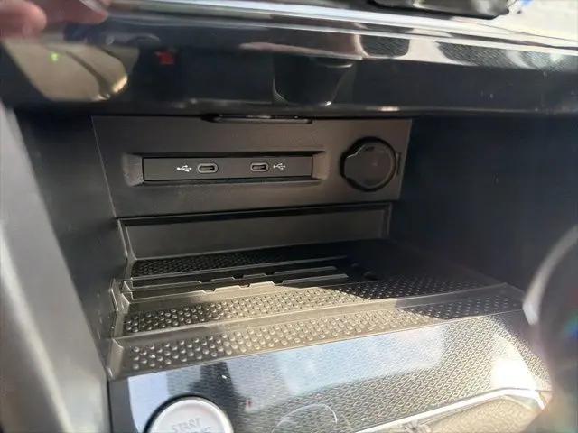2026 Volkswagen Taos SE Black