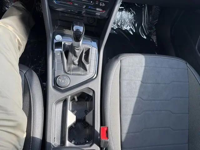 2026 Volkswagen Taos SE Black