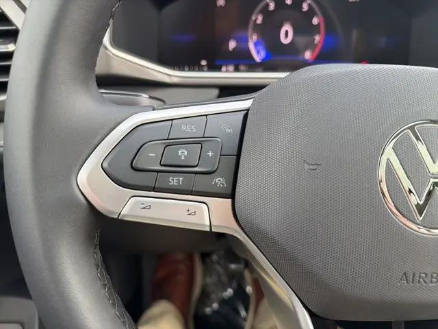 2026 Volkswagen Taos SE Black