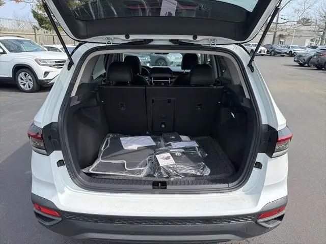 2026 Volkswagen Taos SE Black
