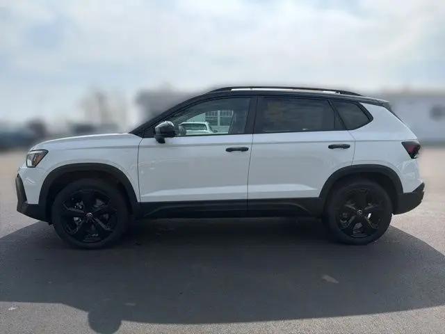 2026 Volkswagen Taos SE Black