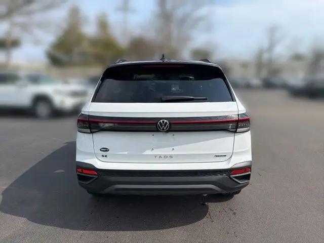 2026 Volkswagen Taos SE Black