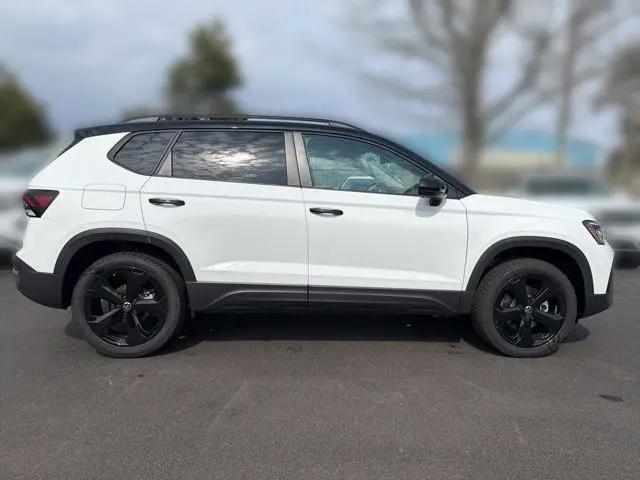 2026 Volkswagen Taos SE Black