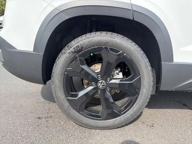 2026 Volkswagen Taos SE Black