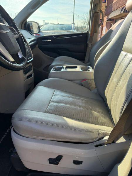 2013 Chrysler Town & Country Touring-L
