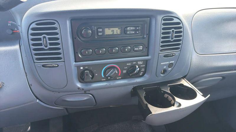2000 Ford F-150 Base