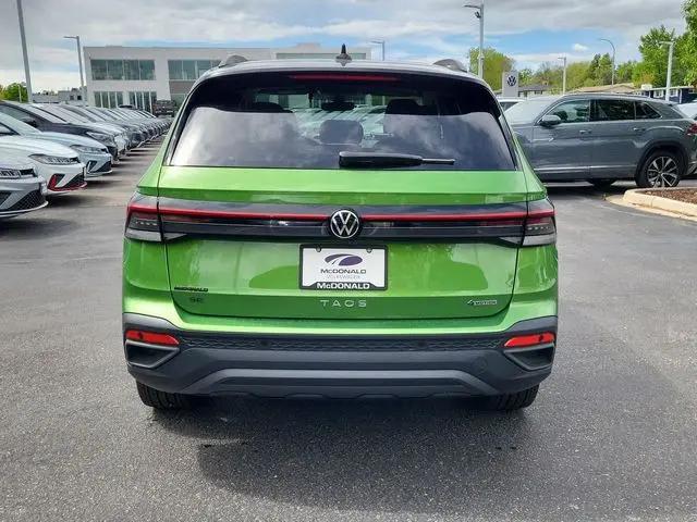 2026 Volkswagen Taos SE Black
