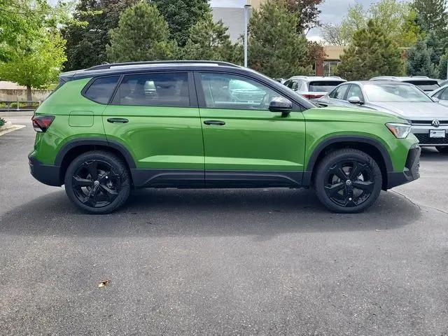 2026 Volkswagen Taos SE Black