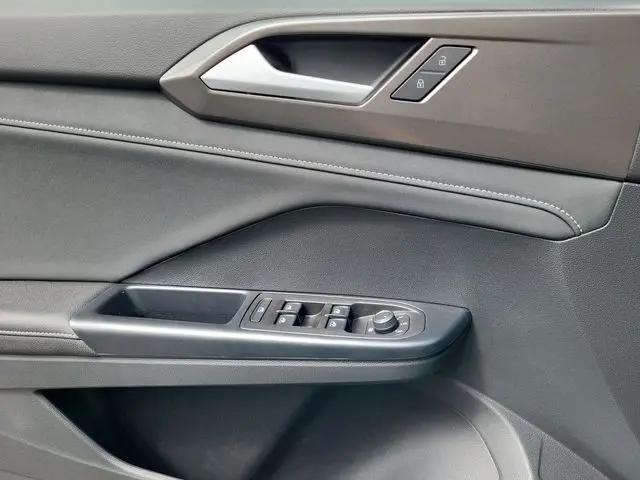 2026 Volkswagen Taos SE Black