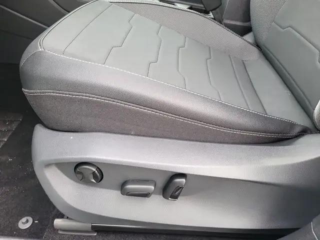 2026 Volkswagen Taos SE Black