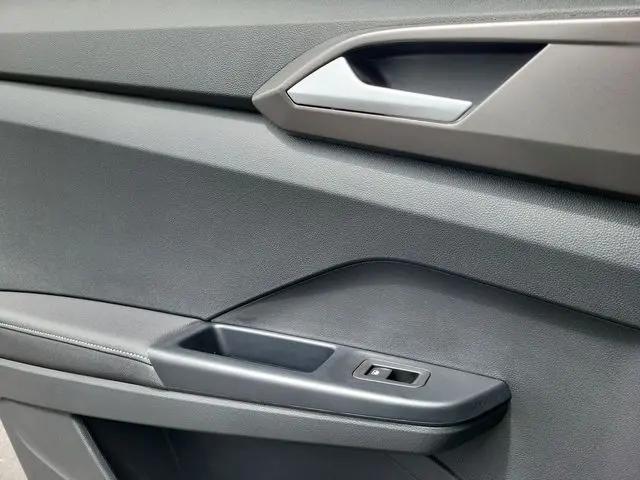 2026 Volkswagen Taos SE Black