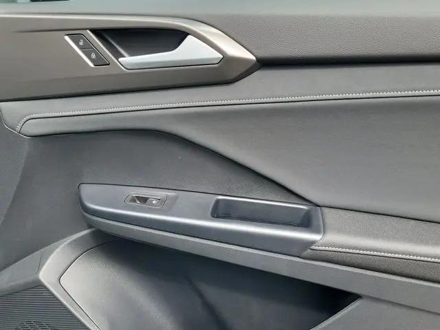 2026 Volkswagen Taos SE Black