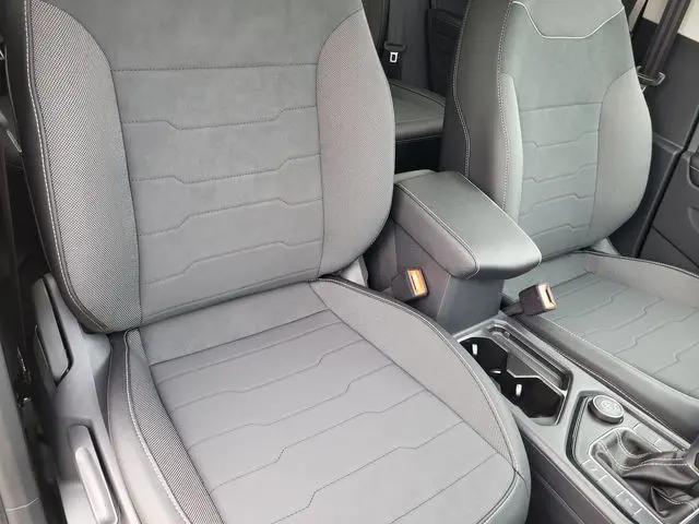 2026 Volkswagen Taos SE Black