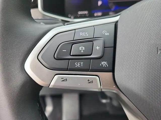 2026 Volkswagen Taos SE Black