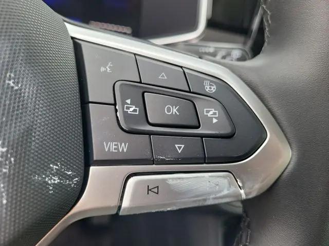 2026 Volkswagen Taos SE Black