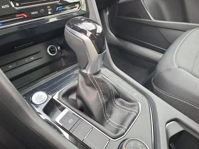 2026 Volkswagen Taos SE Black