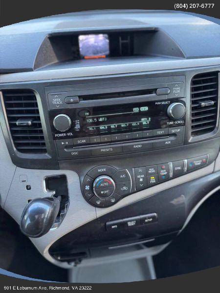 2014 Toyota Sienna SE 8 Passenger