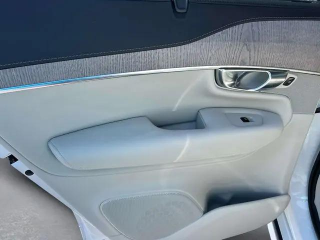 2022 Volvo XC90 T6 Inscription 7 Passenger