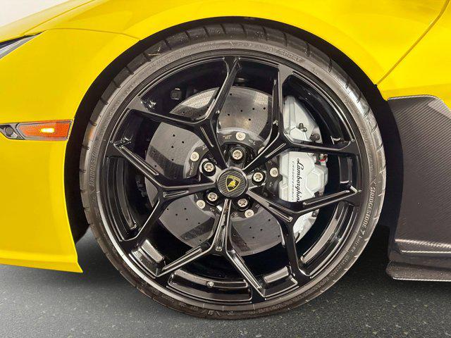2025 Lamborghini Revuelto Base