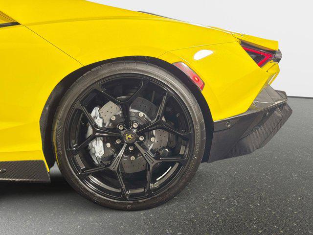 2025 Lamborghini Revuelto Base