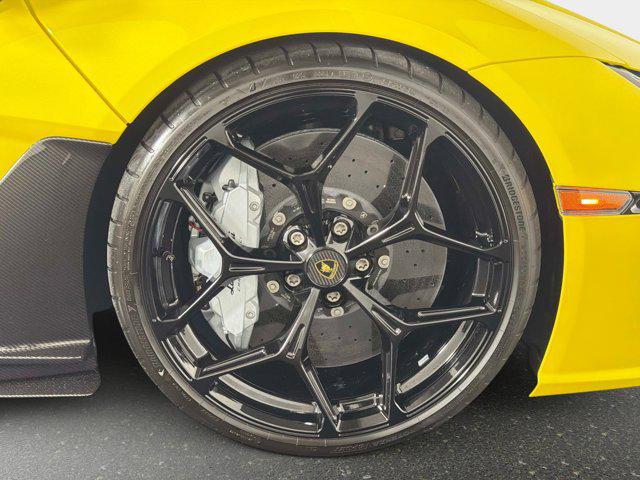 2025 Lamborghini Revuelto Base