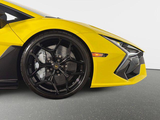 2025 Lamborghini Revuelto Base