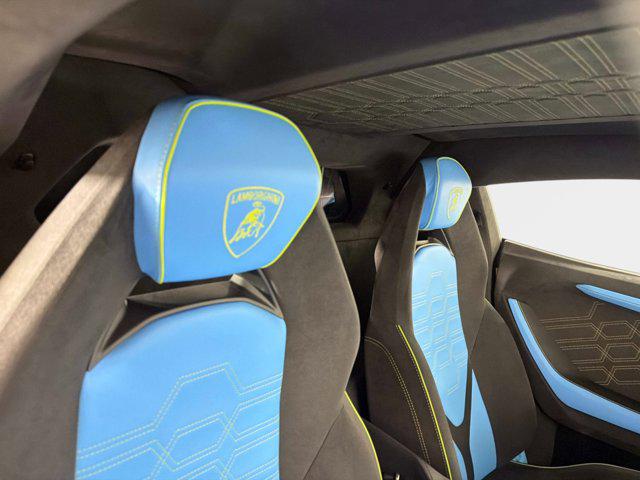 2025 Lamborghini Revuelto Base