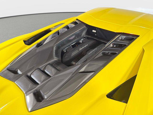 2025 Lamborghini Revuelto Base