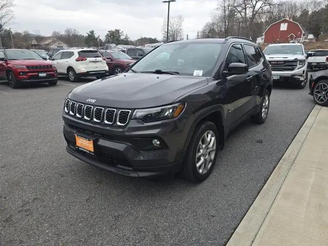 2024 Jeep Compass Latitude Lux FWD