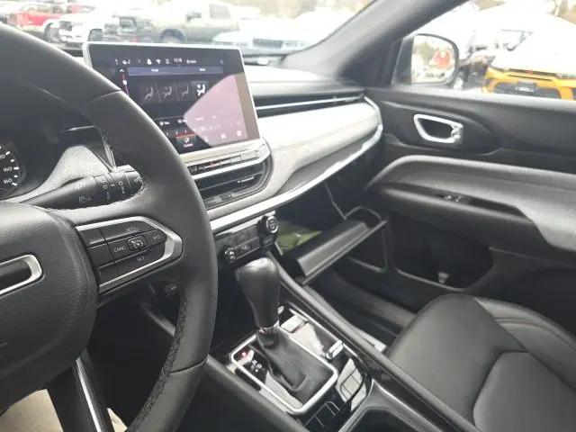2024 Jeep Compass Latitude Lux FWD