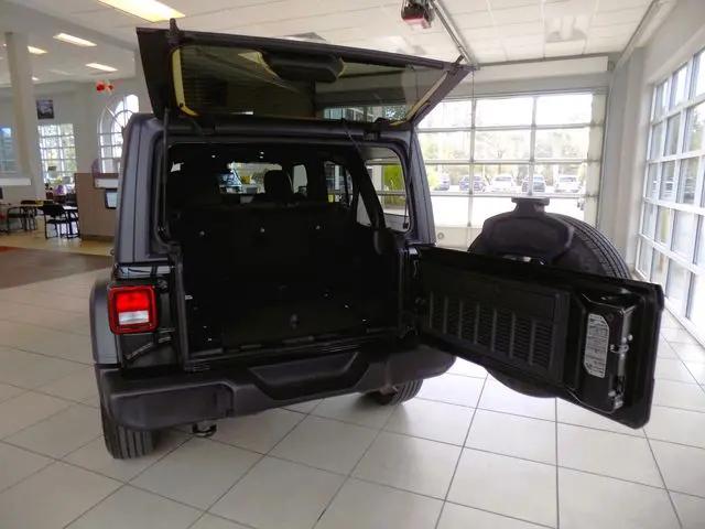 2025 Jeep Wrangler 4-Door Summit 4x4