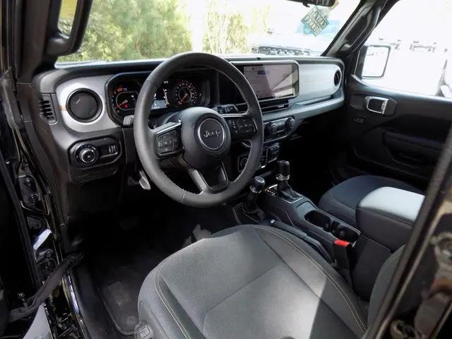 2025 Jeep Wrangler 4-Door Summit 4x4